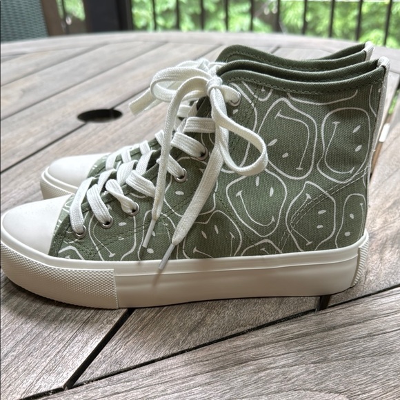 Green High-Top Smiley Face Sneakers with White Laces - Picture 2 of 6